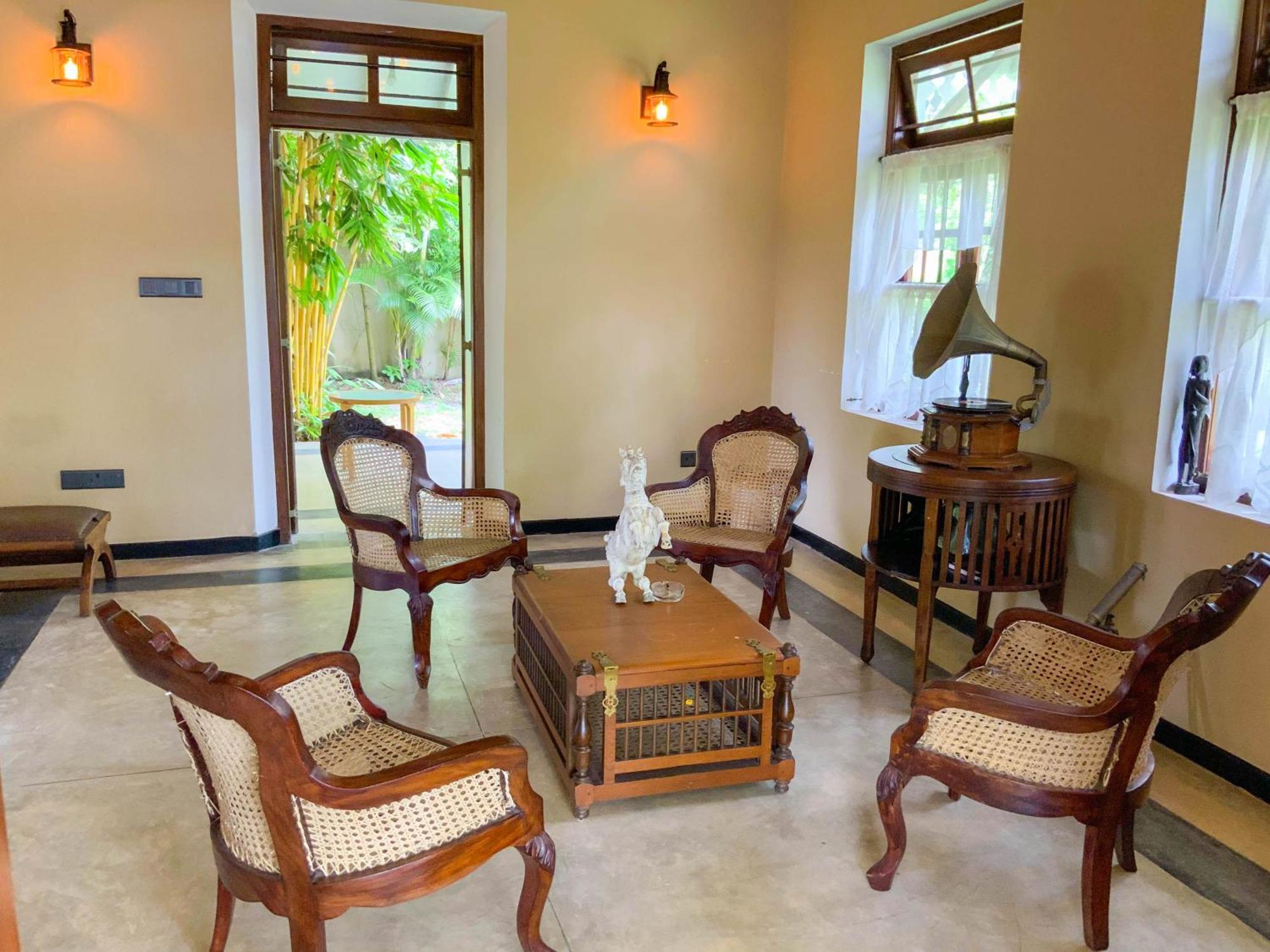 Headman House Antique Villa - A Seaside Royal Stay Ahangama Bagian luar foto