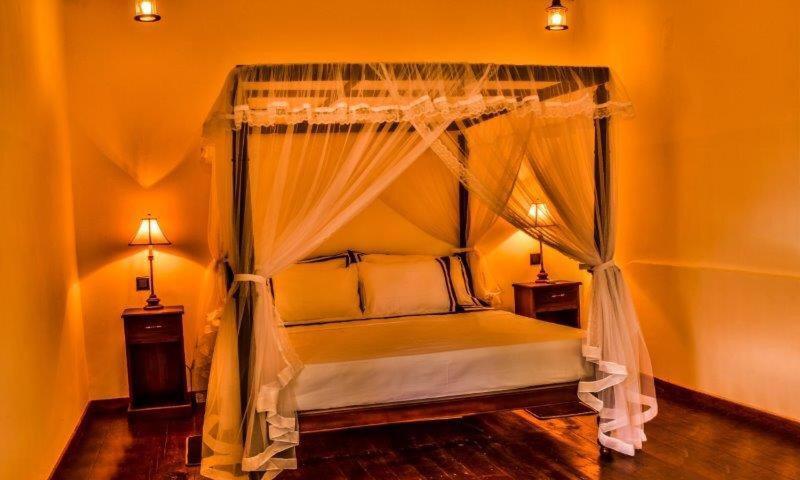 Headman House Antique Villa - A Seaside Royal Stay Ahangama Bagian luar foto